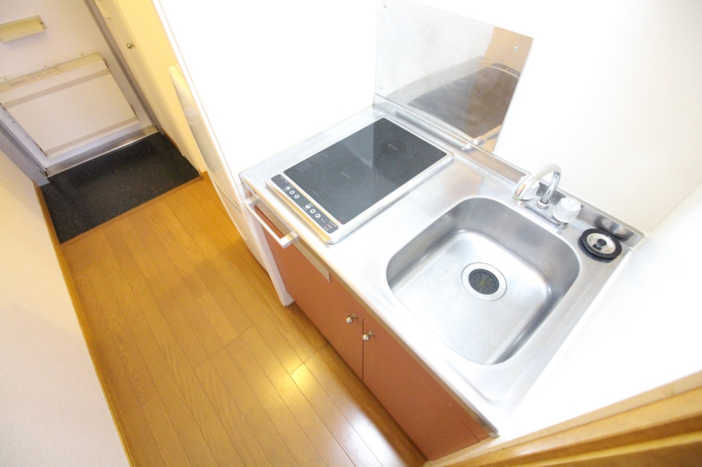 キッチン　お手入れがしやすいタイプの電気コンロです♪