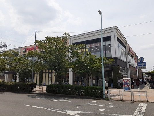 スーパー　ヨークフーズ小手指店（スーパー）まで240m