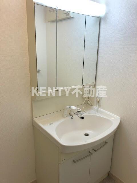 洗面設備　脱衣スペースもあります