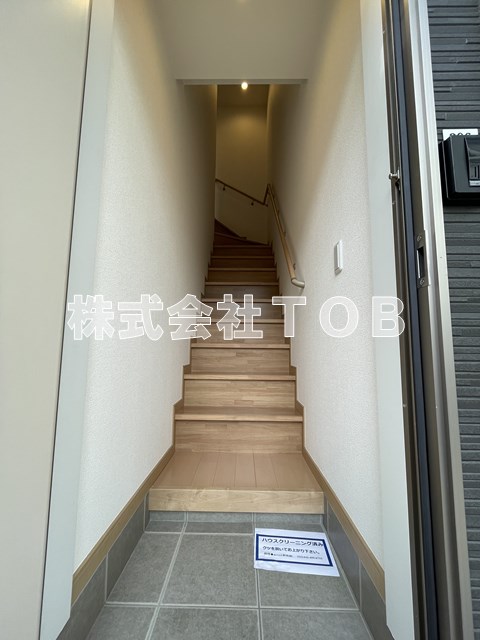 玄関　※別号室同間取りの参考写真