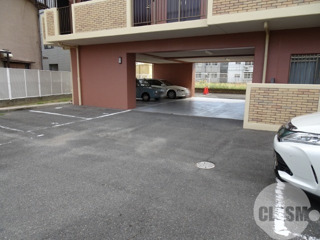 駐車場　敷地内駐車場