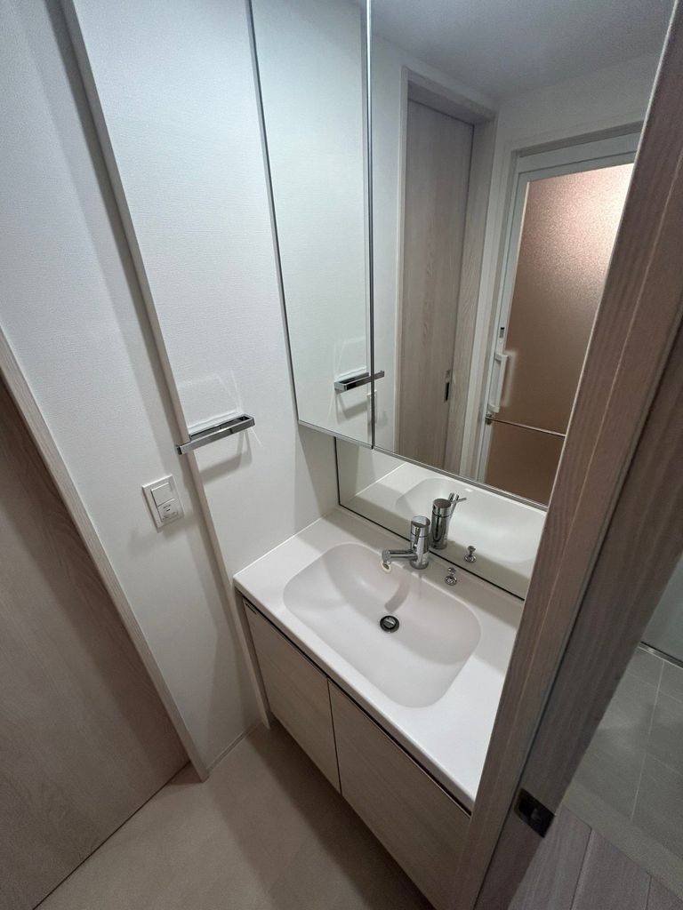洗面設備　※同タイプの別のお部屋です。