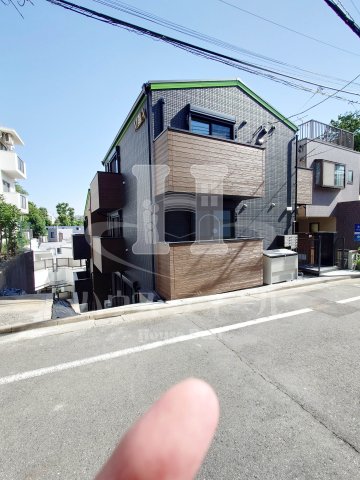建物外観　こちら、外観パースです