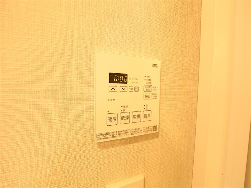その他設備　浴室暖房乾燥機付き