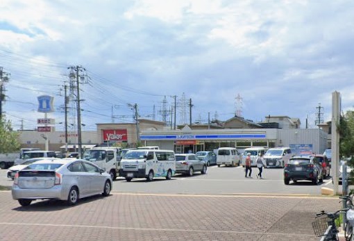 コンビニ　ローソン 港区役所駅前店（コンビニ）まで191m