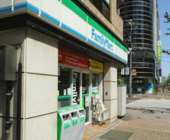 コンビニ　ファミリーマート茅場町駅東店（コンビニ）まで146m