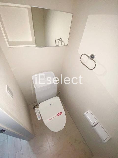 トイレ　温水洗浄便座付きのトイレです