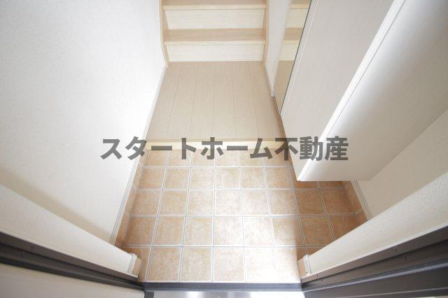 玄関　収納もある玄関です