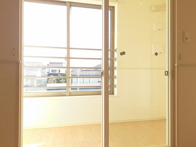 バルコニー　雨の日でも安心のサンルームです