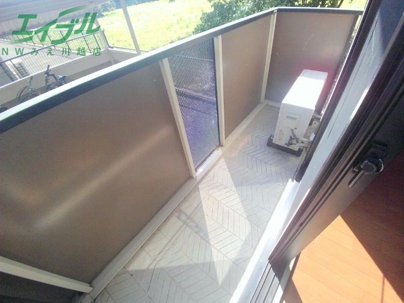 バルコニー　別部屋反転同型タイプ