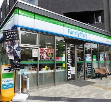コンビニ　ファミリーマート世田谷下馬一丁目店（コンビニ）まで168m