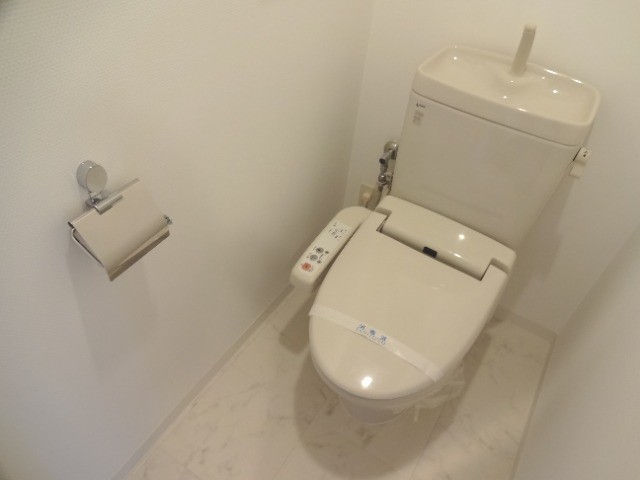 トイレ　もちろんウォシュレット付きです