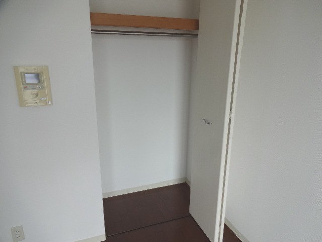 収納　コート等の収納も可能です