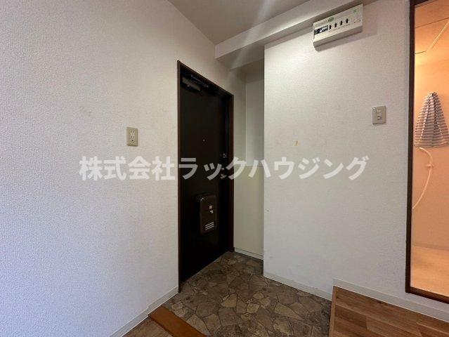 玄関　【お部屋さがしはラックハウジングにお問合せ下さいませ♪】