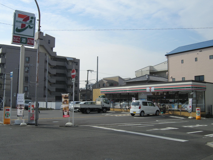 コンビニ　セブンイレブン（コンビニ）まで255m