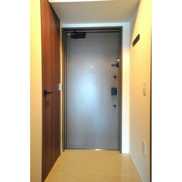 玄関　※写真は同タイプ住戸です。