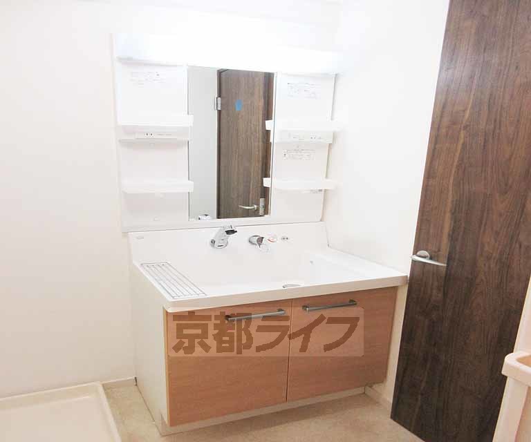 洗面設備　大きな洗面台でとっても使いやすい！
