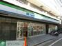 コンビニ　ファミリーマート西麻布霞町店（コンビニ）まで240m