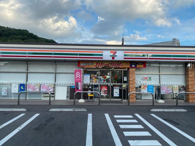 コンビニ　セブン－イレブン　ＪＲ瀬戸駅前店（コンビニ）まで800m