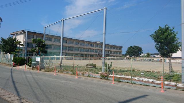 小学校　伊勢市立浜郷小学校（小学校）まで657m