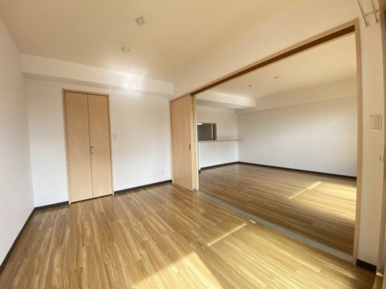 その他部屋・スペース　広くて明るい寝室