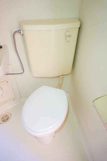 トイレ　白を基調とした空間で清潔感のあるトイレです♪