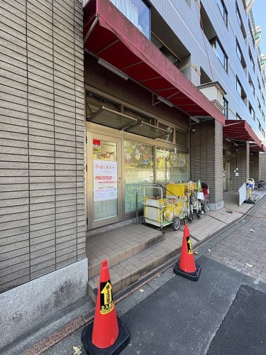 幼稚園・保育園　コスモス西麻布保育園（幼稚園・保育園）まで124m