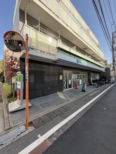 コンビニ　ファミリーマート 西麻布霞町店（コンビニ）まで248m