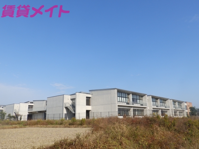 中学校　鈴鹿市立神戸中学校（中学校）まで2700m