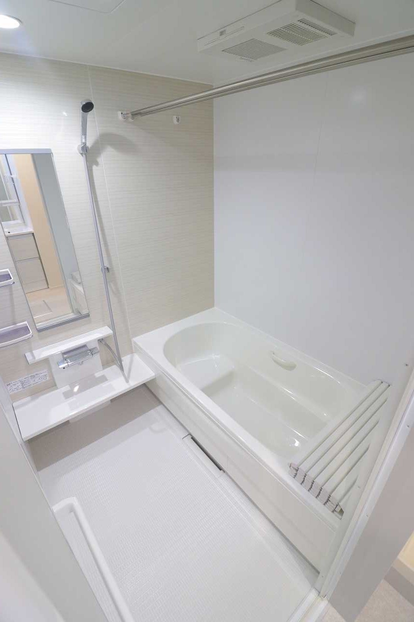 バス・シャワールーム　※同物件、別部屋の写真です。