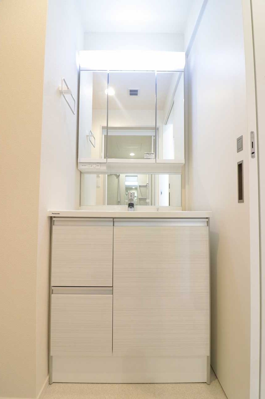 洗面設備　※同物件、別部屋の写真です。