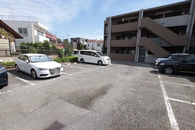駐車場　★駐車場★（空き状況・使用料等詳細はご確認下さい）