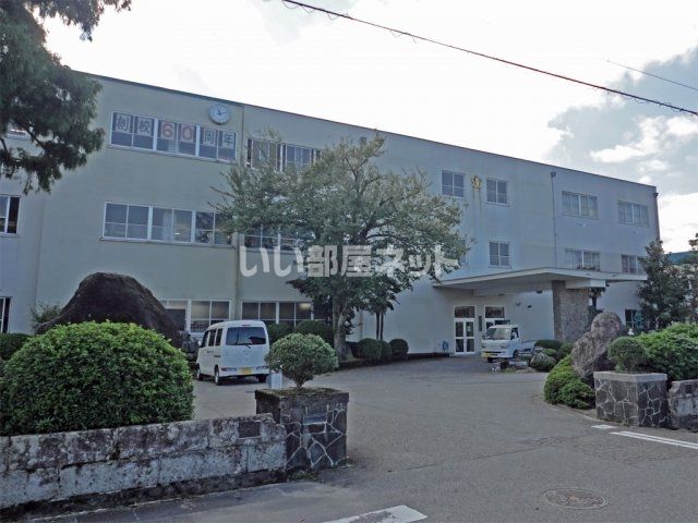 小学校　上市町立上市中央小学校（小学校）まで1569m