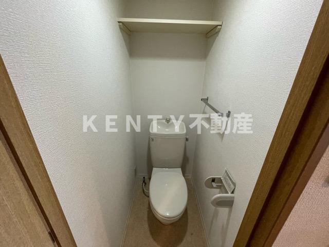 トイレ　落ち着いた色調のトイレです