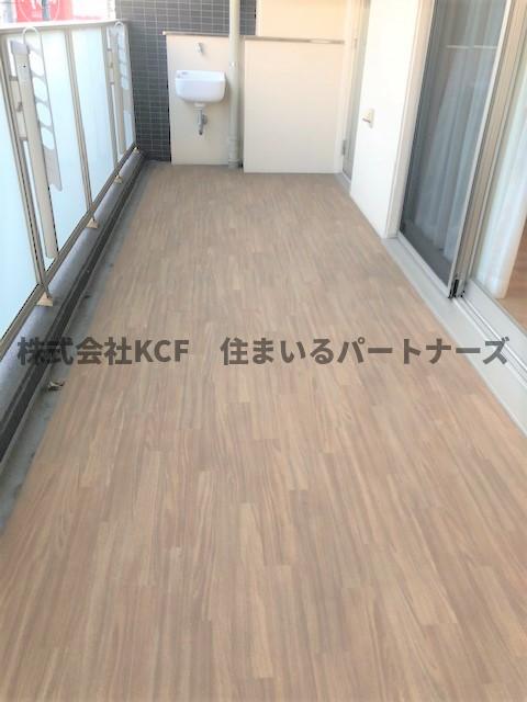 バルコニー　暖かな日差しのふりそそぐバルコニー