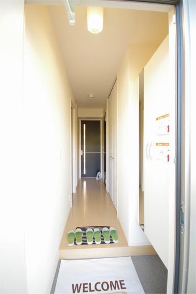玄関　各居室＋廊下にも大容量クローゼット完備◎
