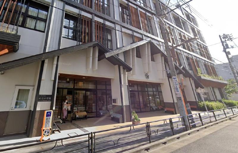 小学校　台東区立蔵前小学校（小学校）まで700m