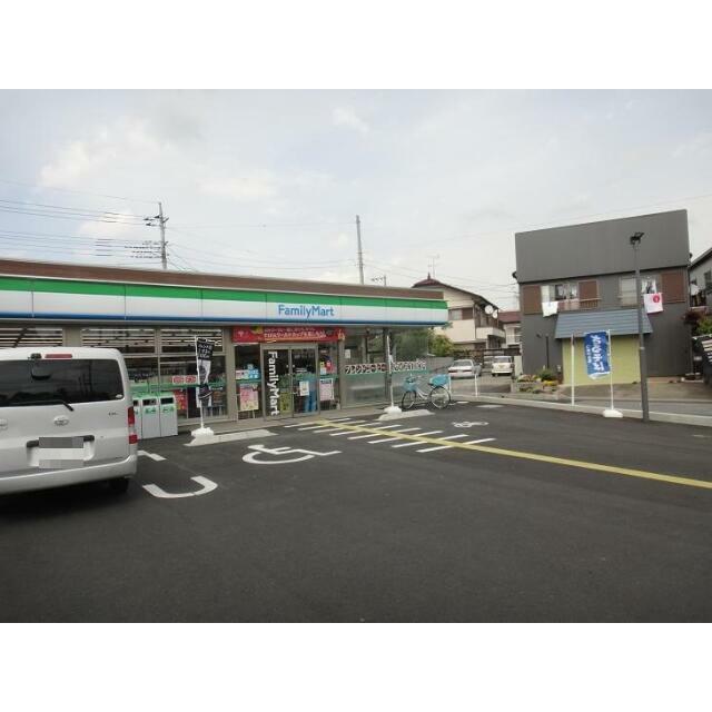 コンビニ　ファミリーマート　川口戸塚東三丁目店（コンビニ）まで80m