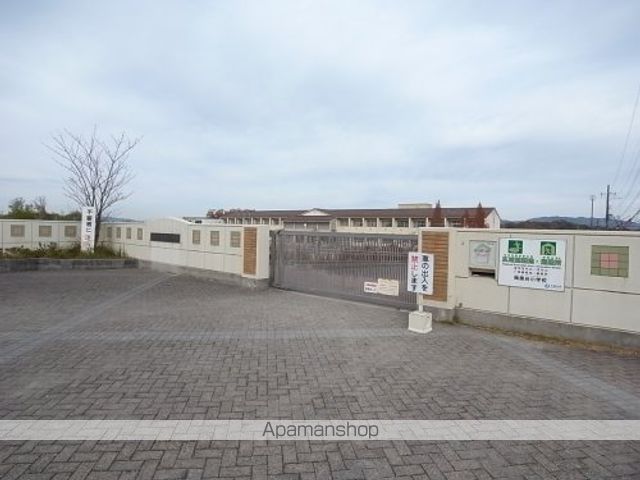 小学校　木津川市立梅美台小学校（小学校）まで586m