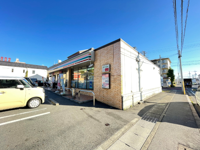 コンビニ　セブンイレブン名古屋畑江通８丁目店（コンビニ）まで267m