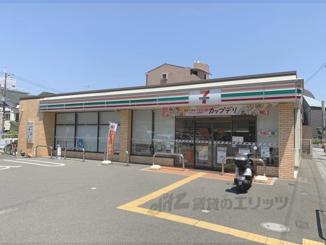 コンビニ　セブンイレブン奈良三条大宮町店（コンビニ）まで120m