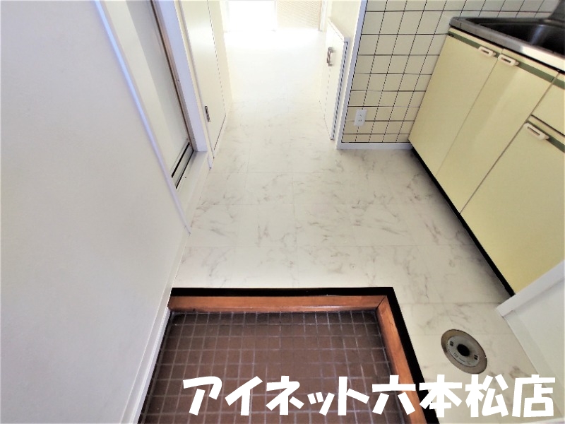 玄関　こちらでお出迎え