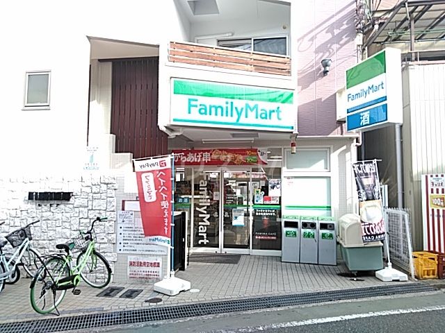コンビニ　ファミリーマート正雀駅前店（コンビニ）まで179m