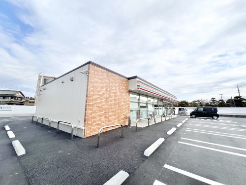 コンビニ　セブンイレブン四街道下志津新田店（コンビニ）まで590m