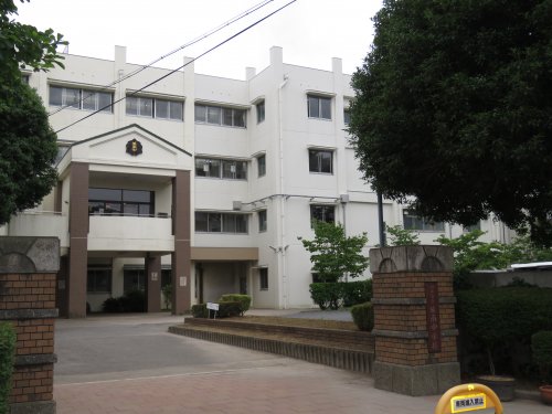 中学校　川越市立城南中学校（中学校）まで858m
