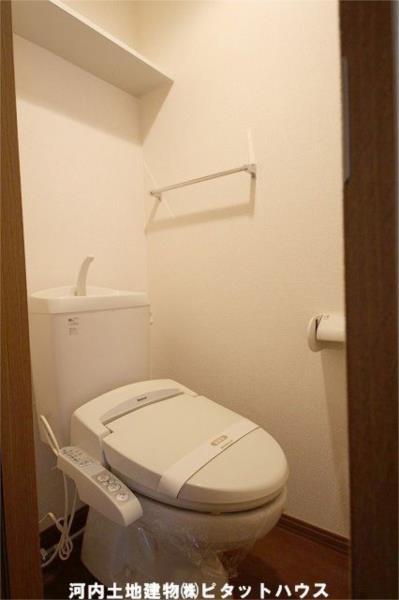 トイレ　快適で衛生的な温水洗浄便座付きのトイレです♪