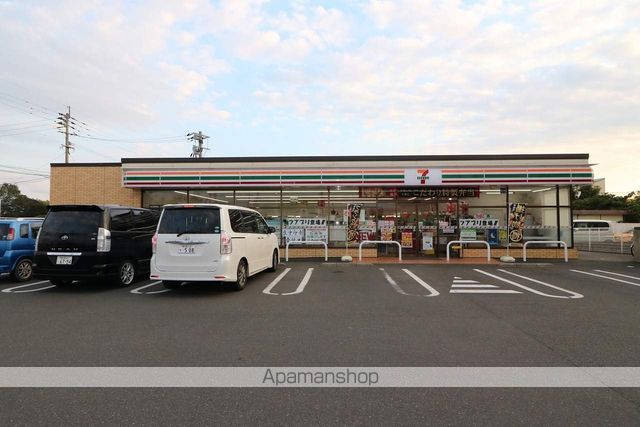 コンビニ　セブンイレブン（コンビニ）まで666m