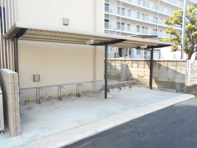 その他共有部分　屋根付き駐輪場もご用意しています。