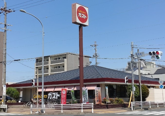 飲食店　ガスト 本陣通店（飲食店）まで923m