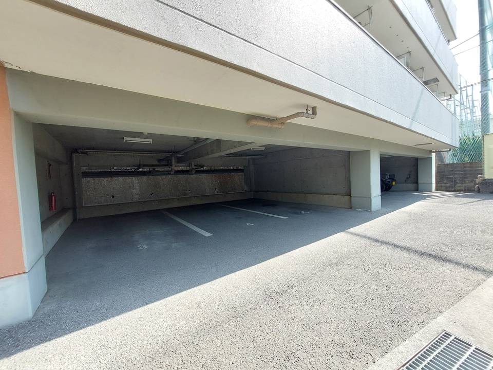 駐車場　駐車場